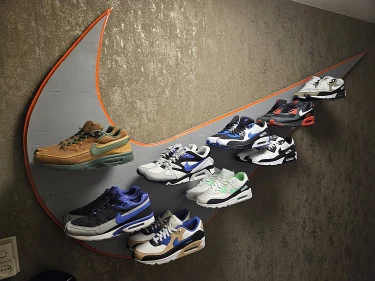 Nike logo van steigerhouten schoenenrek voor Nike schoenen